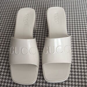 Gucci white Rubber Platform Logo Slides. Size 40